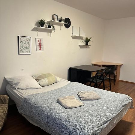 Private Room 1 Km From Center With Kitchen Bratislava Exterior photo
